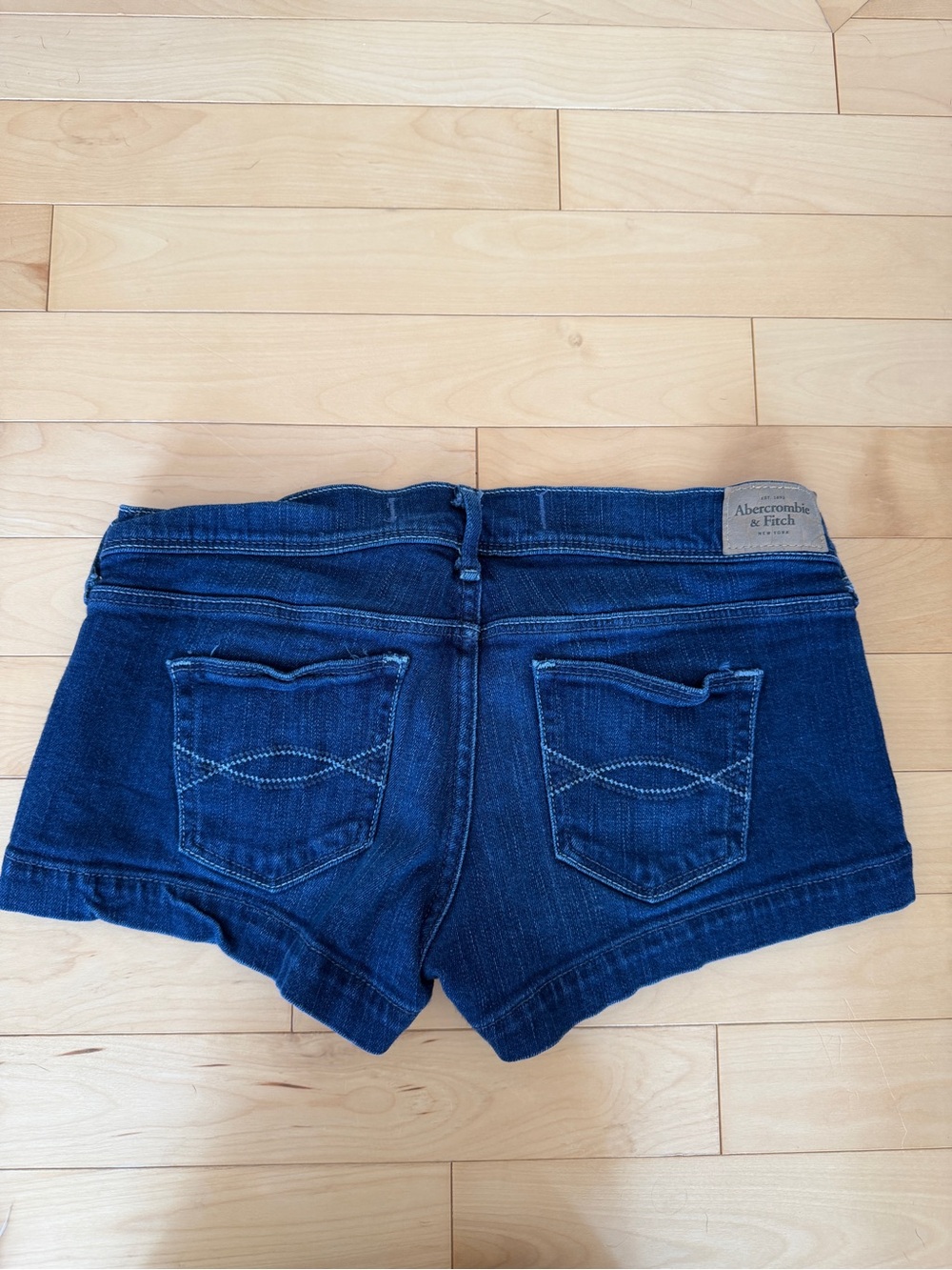 Y2K Abercrombie & Fitch low rise denim jean shorts dark wash size 4 - Picture 2 of 3